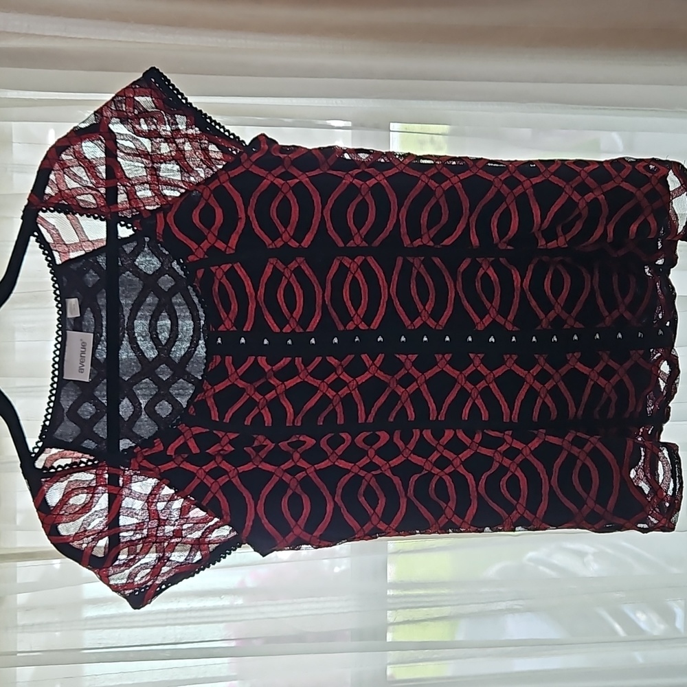 Avenue women's lacey size 14/16 cap sleeve top